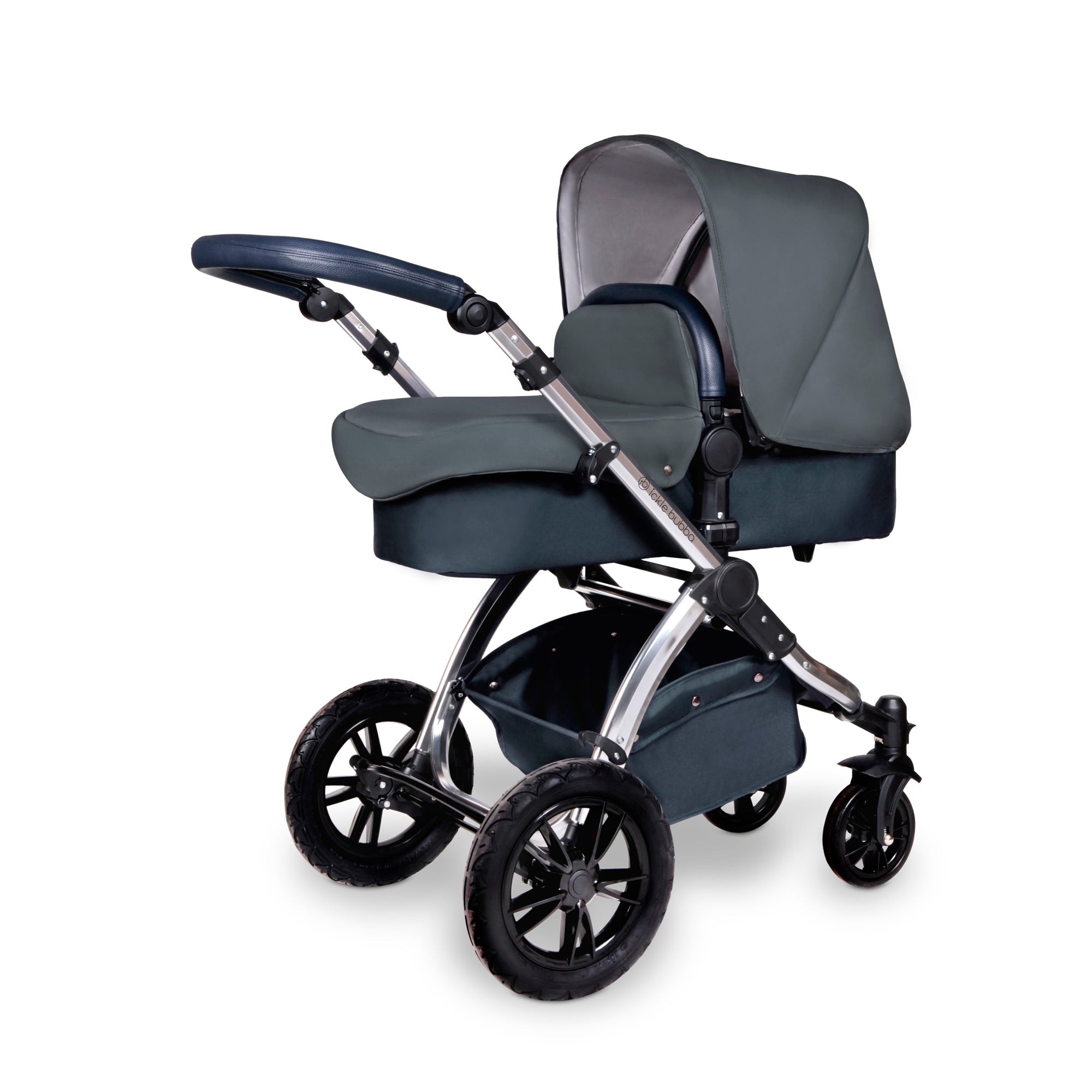 AN ICKLE BUBBA PUSHCHAIR SYSTEM with carry cot, carry chair and